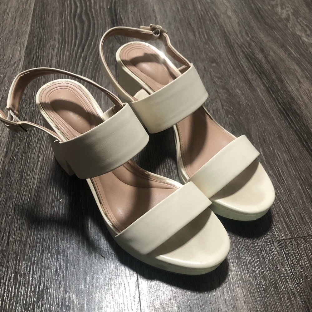 Kelly & Katie Off-White Genot Block Heel Platform Sandals - Size 10M